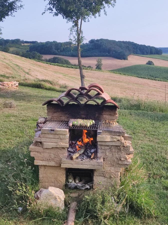 Ferme Ahoco Chambre D'Hotes Residence D'Artistes Lavit Exterior foto